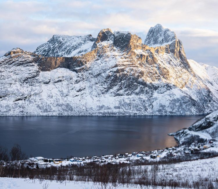 Snowshoes hike to Segla viewpoint